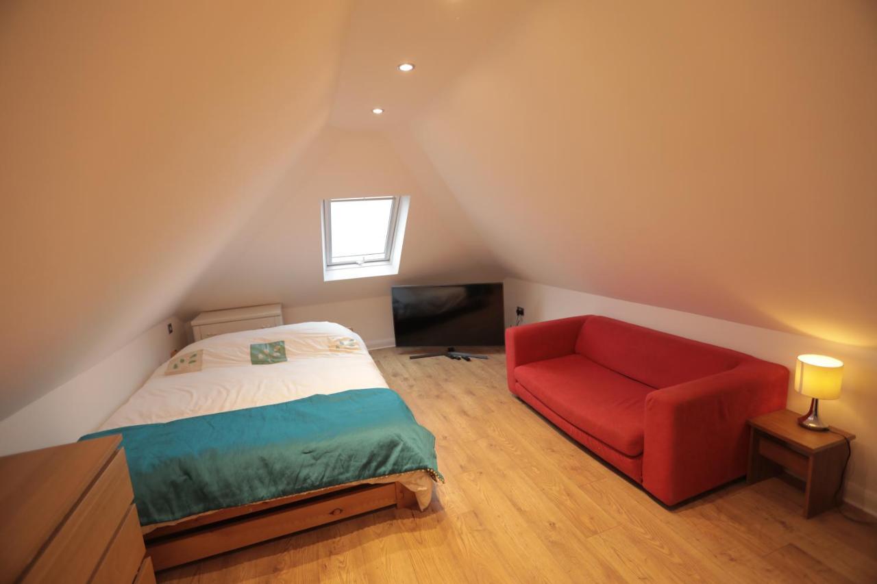 Amazing Quiet Garden House Near London Luton Airport Apartment Ngoại thất bức ảnh