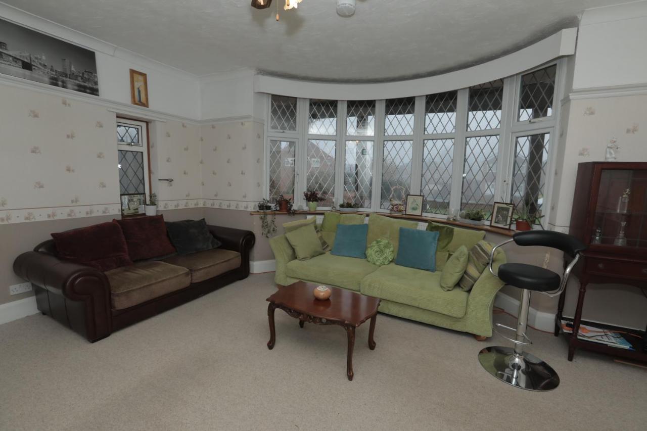 Amazing Quiet Garden House Near London Luton Airport Apartment Ngoại thất bức ảnh