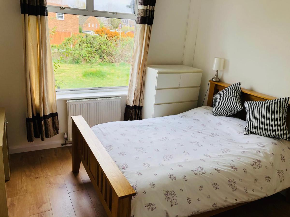 Amazing Quiet Garden House Near London Luton Airport Apartment Ngoại thất bức ảnh