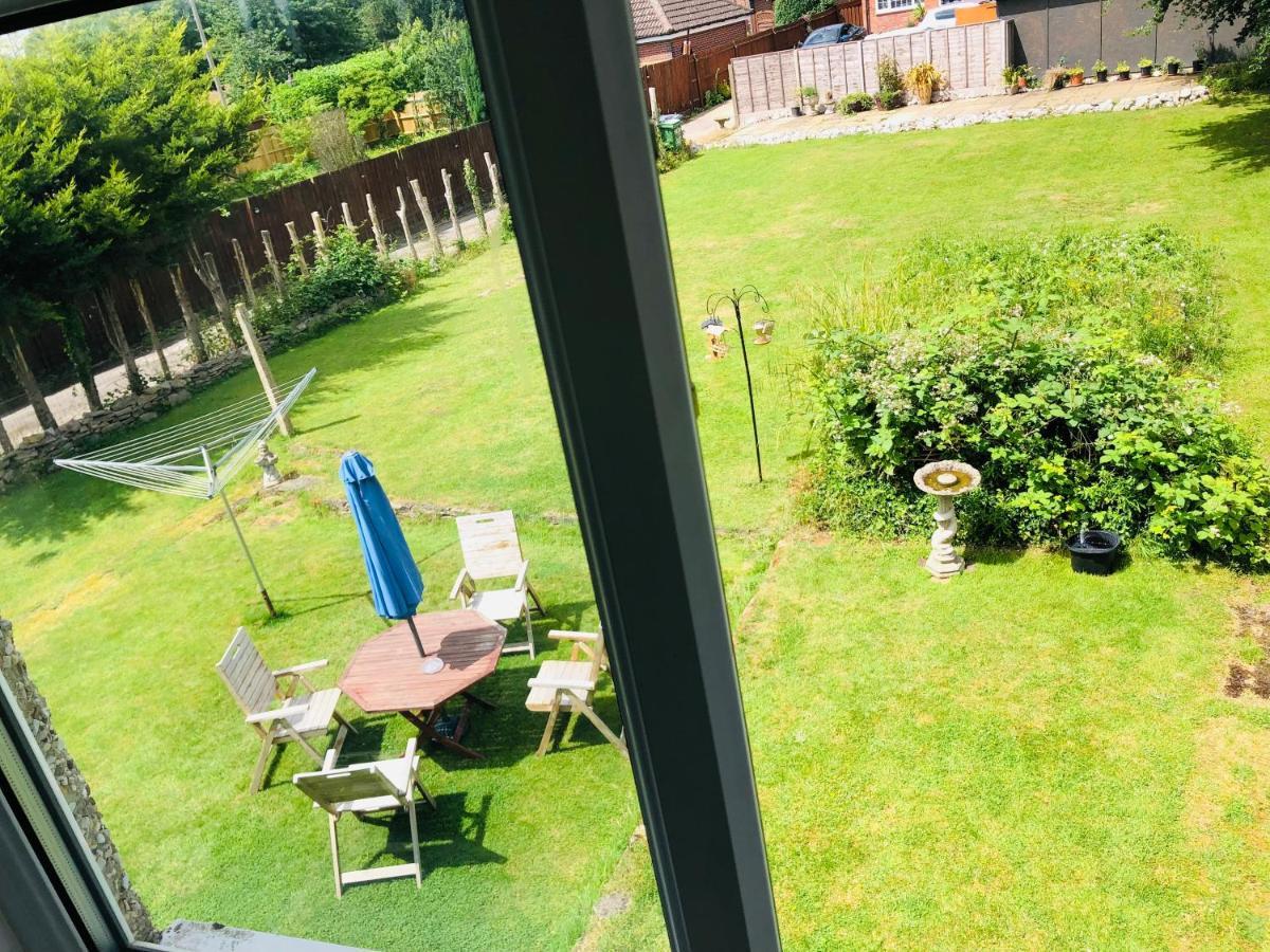Amazing Quiet Garden House Near London Luton Airport Apartment Ngoại thất bức ảnh