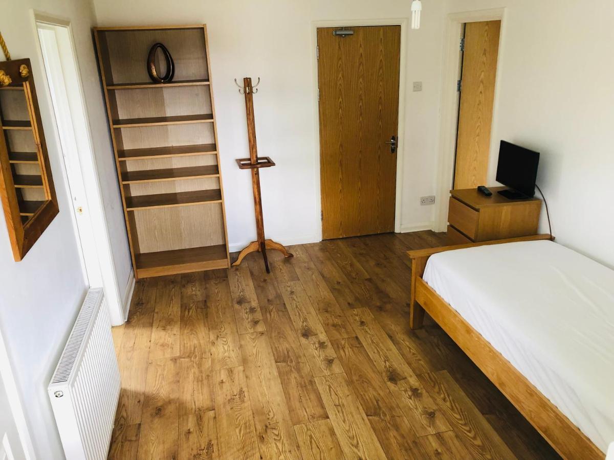 Amazing Quiet Garden House Near London Luton Airport Apartment Ngoại thất bức ảnh