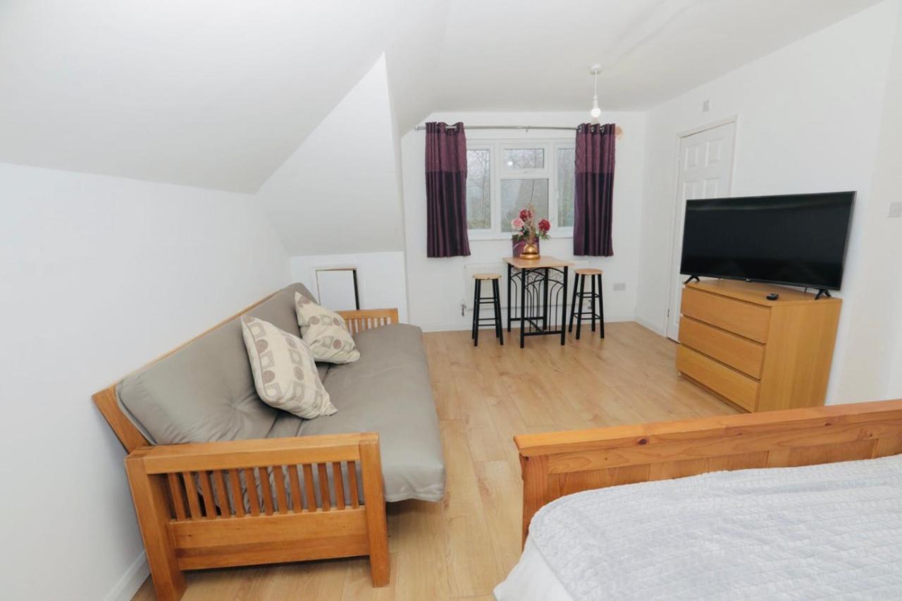 Amazing Quiet Garden House Near London Luton Airport Apartment Ngoại thất bức ảnh