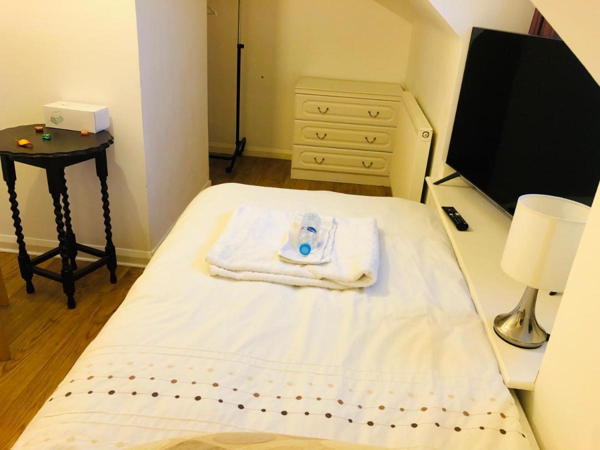 Amazing Quiet Garden House Near London Luton Airport Apartment Ngoại thất bức ảnh
