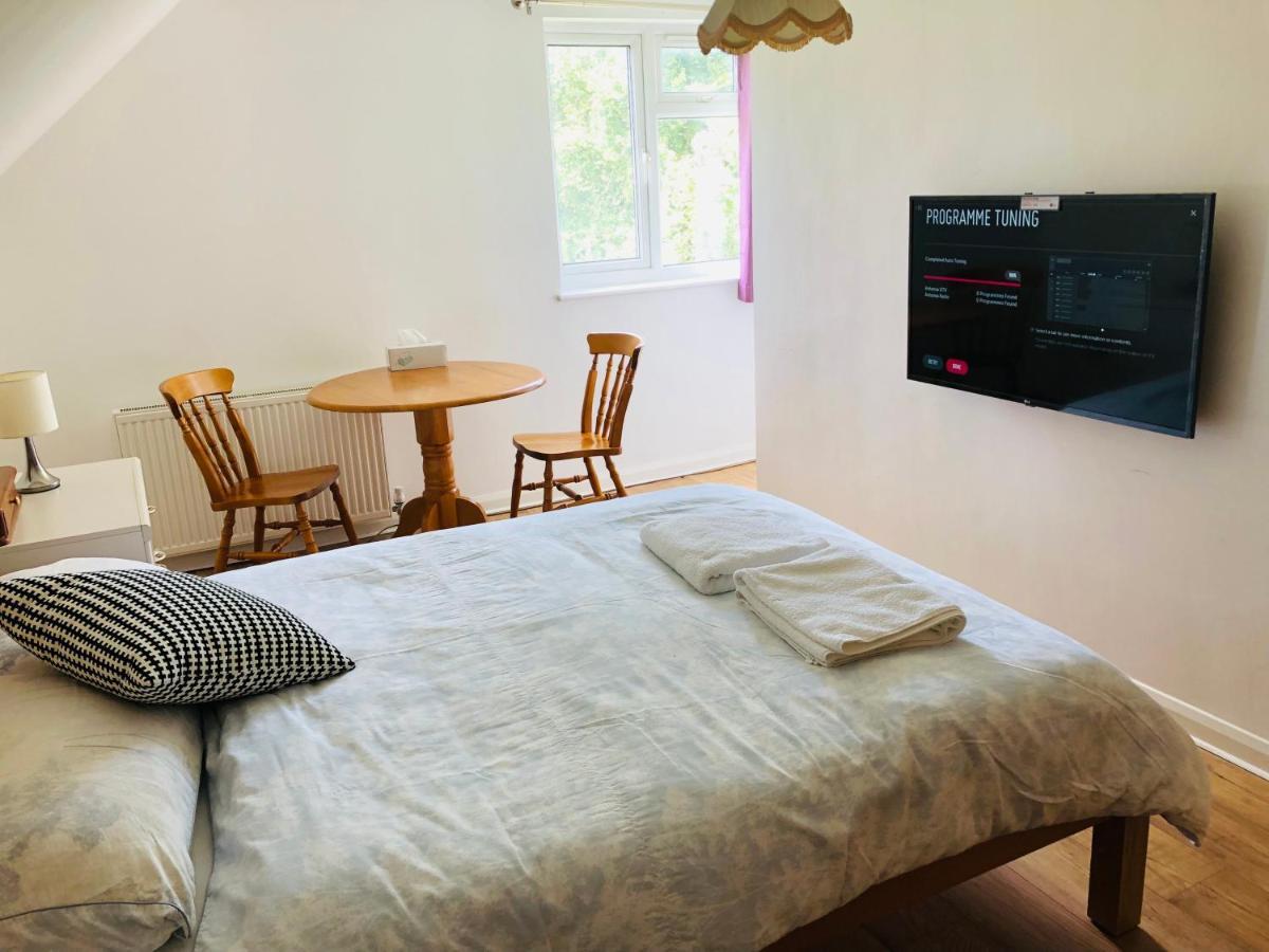 Amazing Quiet Garden House Near London Luton Airport Apartment Ngoại thất bức ảnh
